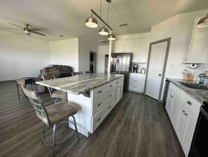 Private kitchen - Beautiful Granbury lake house/Paddle boards
 (Granbury)