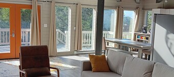 Light filled, Open Concept Loft in Crestone Pet Friendly