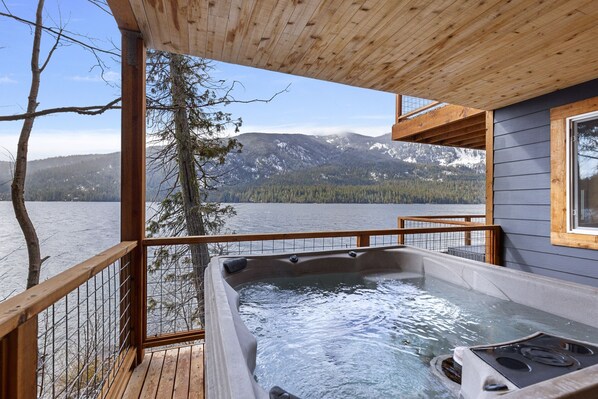 Tina de hidromasaje al aire libre