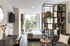 Premium bedding, down duvets, desk, laptop workspace -  Cabrera 85-12 by Jalo (Bogotá)