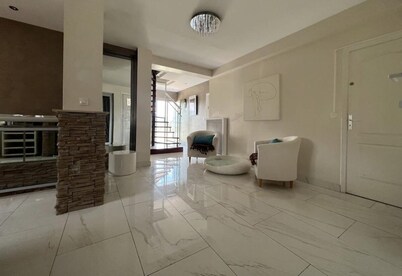 Large Panoramic Villa Retreat 