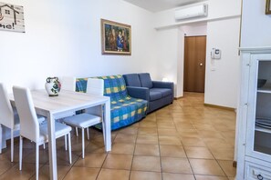 Dining - SE014 - Senigallia, new comfortable two-room apartment in the center and on the (Senigallia)