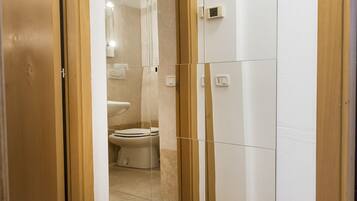 Doccia, bidet, asciugamani