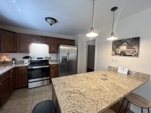 Microwave, oven, stovetop, dishwasher - Private cottage Great for hiking, ATVs (Boaz)