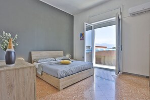 2 bedrooms, iron/ironing board, internet, bed sheets