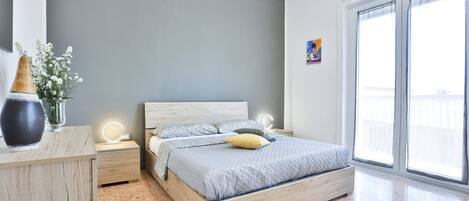 2 slaapkamers, een strijkplank/strijkijzer, internet, beddengoed