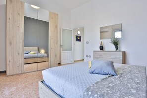 2 bedrooms, iron/ironing board, Internet, bed sheets