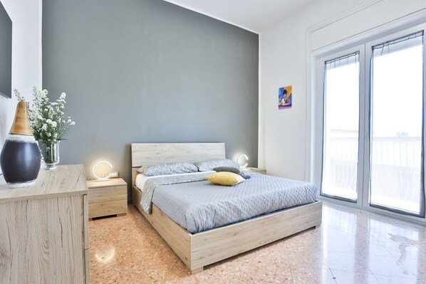 2 bedrooms, iron/ironing board, internet, bed sheets