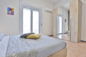 2 室のベッドルーム、アイロン / アイロン台、インターネット、ベッドシーツ