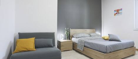 2 slaapkamers, een strijkplank/strijkijzer, internet, beddengoed