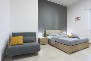 2 bedrooms, iron/ironing board, Internet, bed sheets