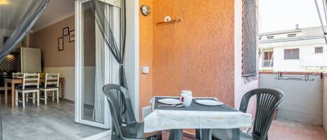 تناول الطعام بالخارج