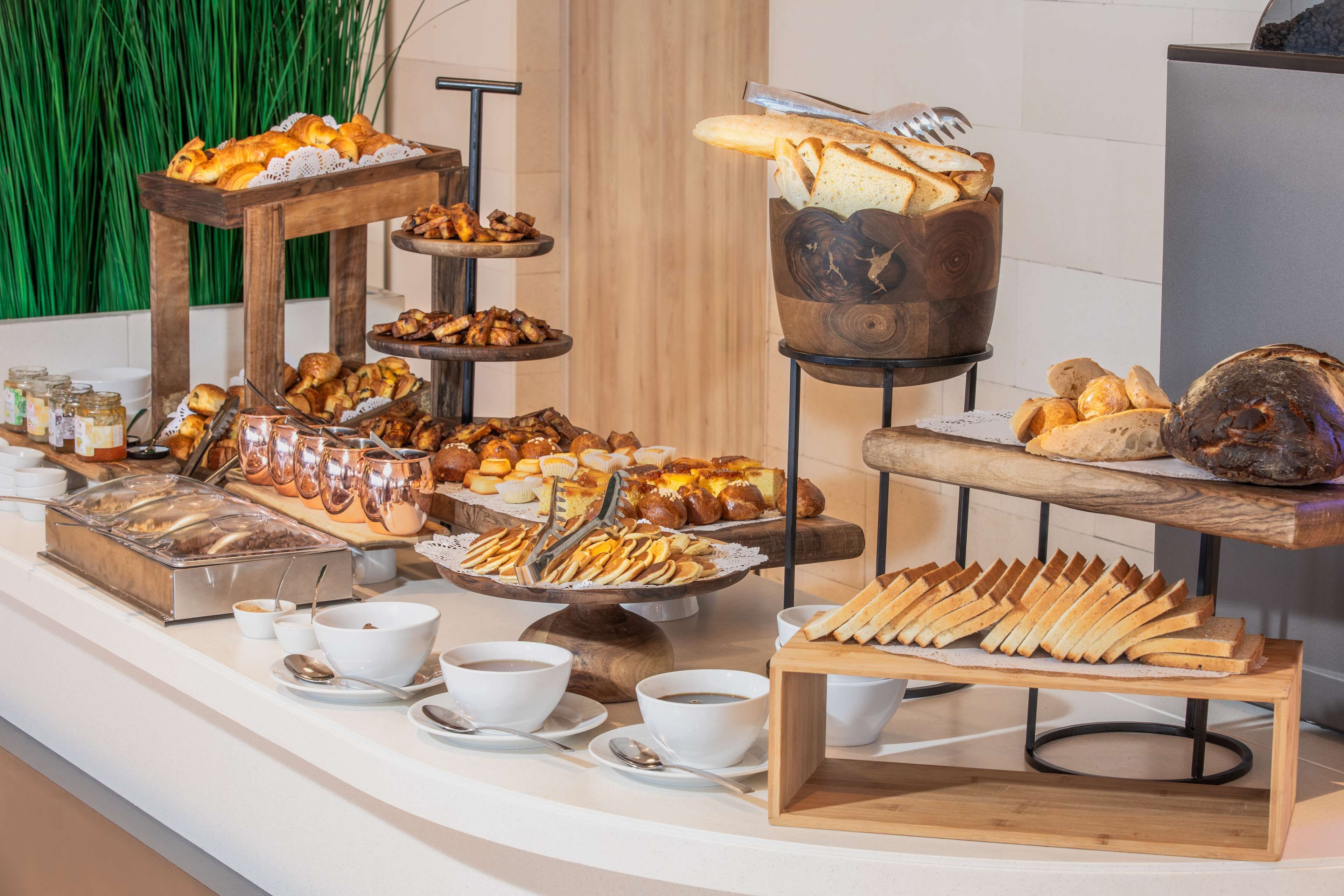 daily buffet breakfast (eur 27 per person)