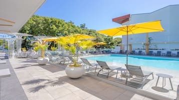 Outdoor pool, pool umbrellas