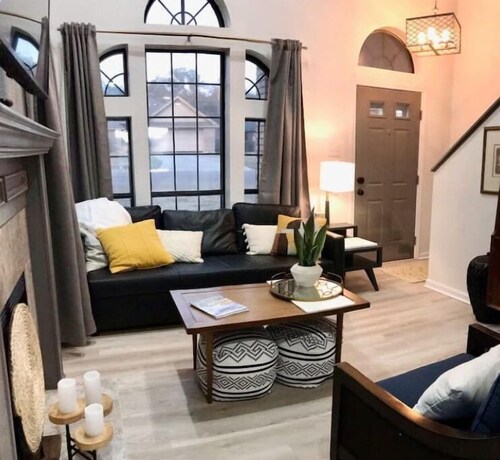 Cozy Family & Dog 4 Bedroom, 2 Bathroom Home