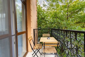 Comfort Triple Room | Terrace/patio - Piccolo Mondo by CityBookings (Bucharest)