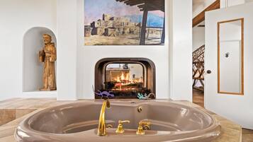 Villa, 1 Bedroom | Bathroom | Towels, shampoo