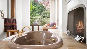 Villa, 1 Bedroom | Bathroom | Towels, shampoo