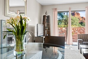 Bloc d'apartaments, 2 dormitoris | Servei de restauració