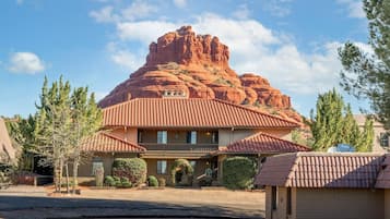 Condo, 2 Bedrooms | Exterior