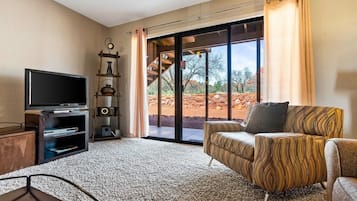 Condo, 2 Bedrooms | Living area