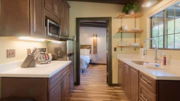 Cabin, 1 Bedroom | Private kitchen | Coffee/tea maker