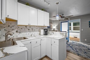 Apartamento, 1 habitación | Cocina privada | Frigorífico, horno, cafetera o tetera y tostadora
