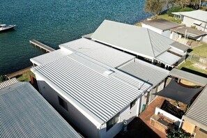 Exterior - "Sunshine On The Water" Absolute Waterfront & Jetty. Paradise at your doorstep. (Sunshine)