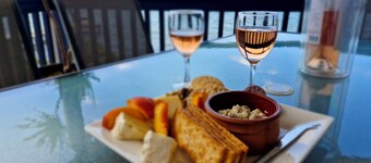 "Sunshine On The Water" Absolute Waterfront & Jetty.  Paradise at your doorstep.