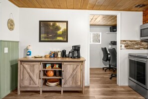 House, 2 Bedrooms | Private kitchen