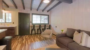 Cabin, 1 Bedroom | Living area