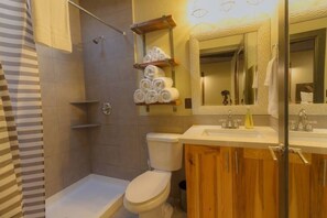 Cabin, 1 Bedroom | Bathroom | Towels, shampoo - Destination Oak Creek 10 1 Bedroom Apts by RedAwning (Sedona)