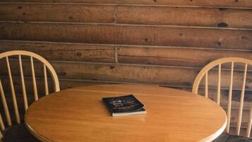 Kabin, 1 kamar tidur | Tempat makan