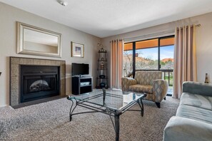Condo, 2 Bedrooms | Living area