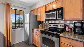 Condo, 2 Bedrooms | Private kitchen | Fridge, oven, coffee/tea maker