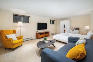 4 bedrooms, desk, iron/ironing board, WiFi