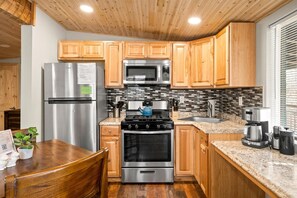 Apartamento, 1 habitación | Cocina privada | Frigorífico, horno, cafetera o tetera y tostadora