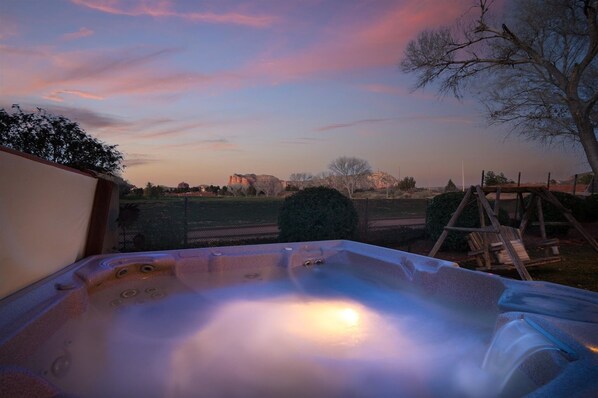 Apartment, 1 Bedroom | Outdoor spa tub