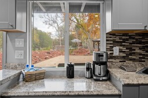 Bloc d'apartaments, 1 dormitori | Cuina privada | Frigorífic, forn, cafetera i tetera i torradora 