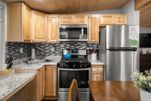 Apartamento, 1 habitación | Cocina privada | Frigorífico, horno, cafetera o tetera y tostadora