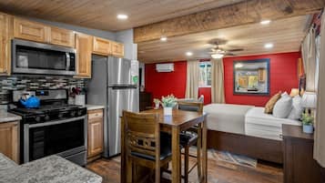 Condo, 1 Bedroom | Private kitchen | Fridge, oven, coffee/tea maker, toaster