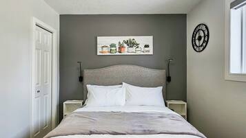 3 bedrooms, iron/ironing board, travel crib, WiFi (free)