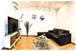 Smart TV - Beautiful, Spacious, Furnished apartment(K-Garden) (Douala)