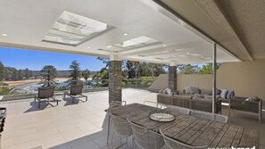 Outdoor dining - Avoca Beach Penthouse - Mesmerising Views (Avoca Beach)