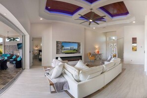 Smart TV, lareira, videogames, DVD player