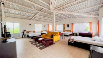 Junior Cabin | Free WiFi, bed sheets