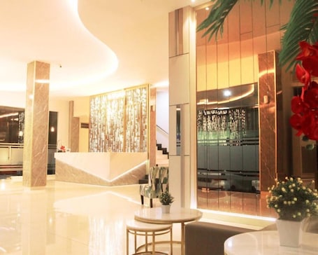 Lobby. Emerald Hotel