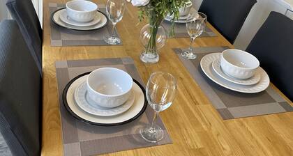 The Herald !! 3 Bedroom Lovely House Apartment Dartford-7 Minutes From Bluewater