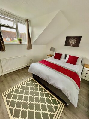 3 chambres, bureau, fer et planche à repasser, Wi-Fi gratuit