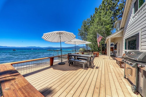 Beach Haven Lakefront - Sandy Private Beach, Extra Guest House,  EV Charger